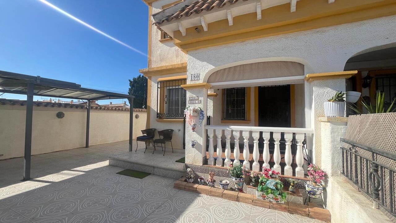 3 Bed, 2 Bath, HouseFor Sale, Torrevieja