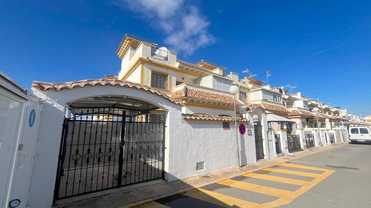 3 Bed, 2 Bath, HouseFor Sale, Torrevieja