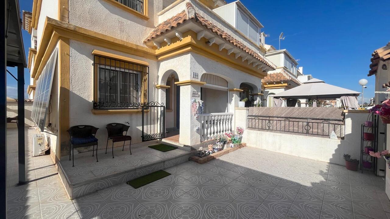 3 Bed, 2 Bath, HouseFor Sale, Torrevieja