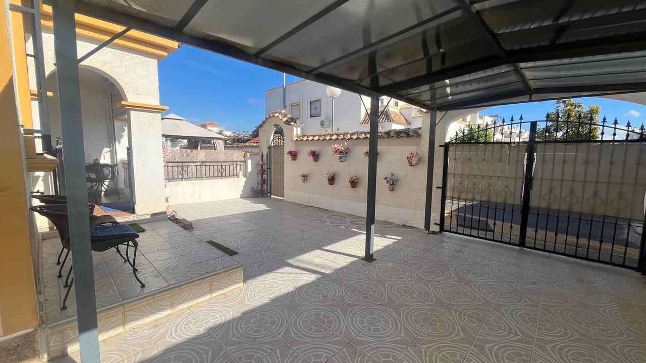 3 Bed, 2 Bath, HouseFor Sale, Torrevieja