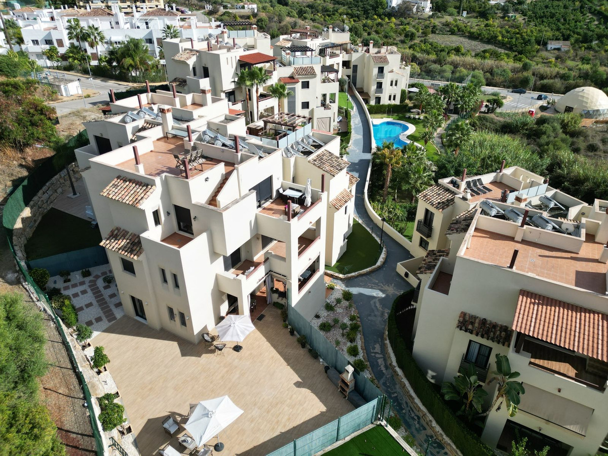 3 Bed, 2 Bath, ApartmentFor Sale, Selwo, Malaga