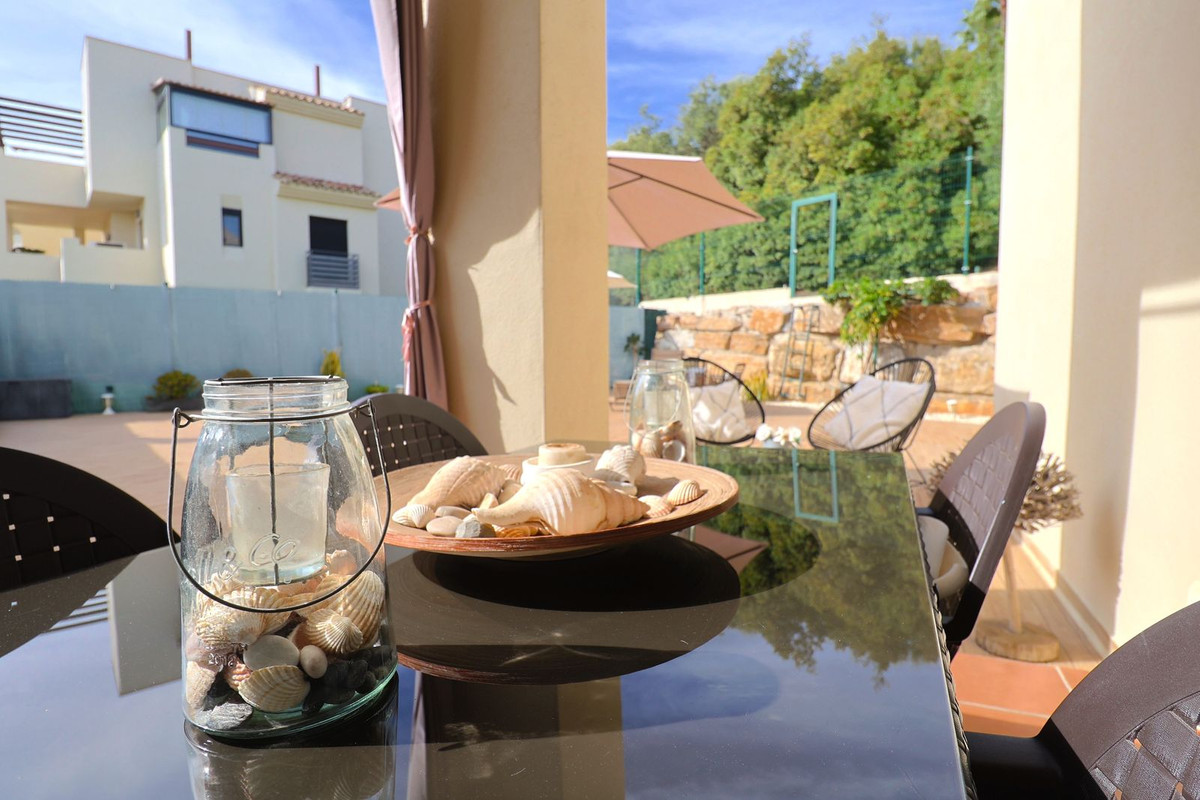 3 Bed, 2 Bath, ApartmentFor Sale, Selwo, Malaga