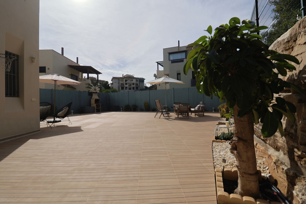 3 Bed, 2 Bath, ApartmentFor Sale, Selwo, Malaga