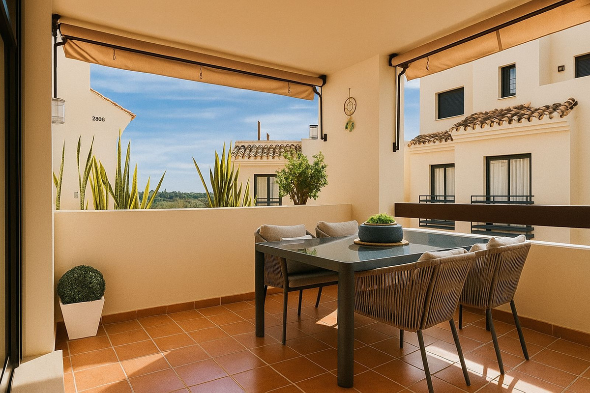 3 Bed, 2 Bath, ApartmentFor Sale, Selwo, Malaga