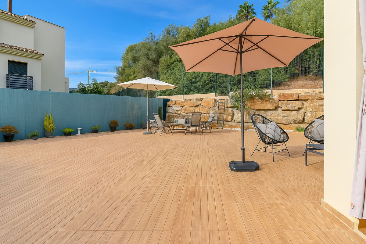 3 Bed, 2 Bath, ApartmentFor Sale, Selwo, Malaga