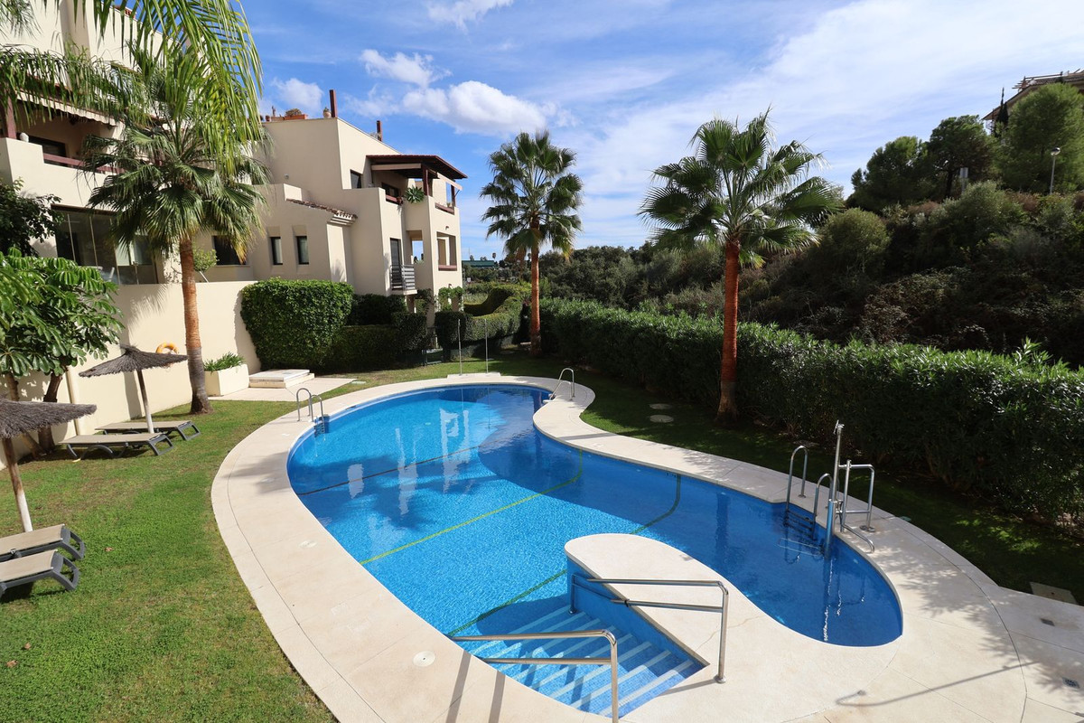 3 Bed, 2 Bath, ApartmentFor Sale, Selwo, Malaga