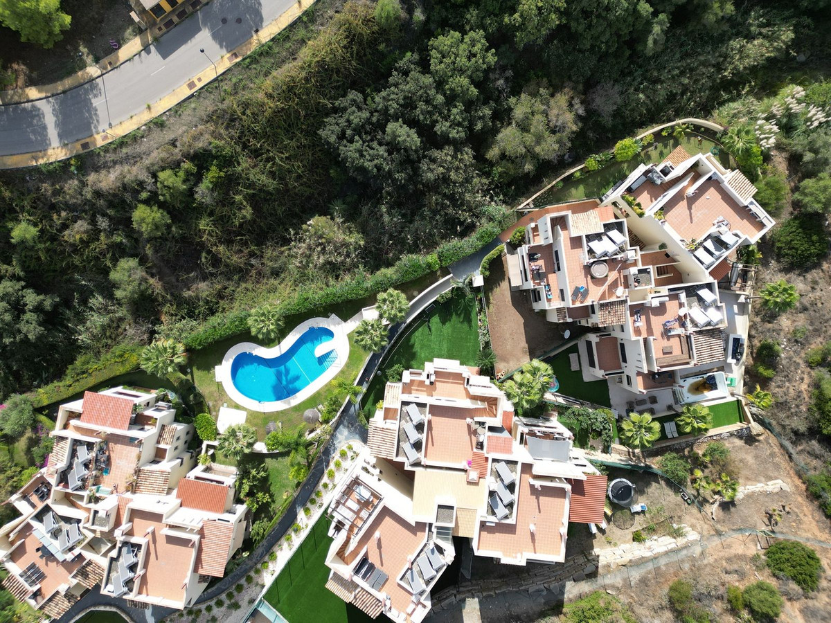 3 Bed, 2 Bath, ApartmentFor Sale, Selwo, Malaga