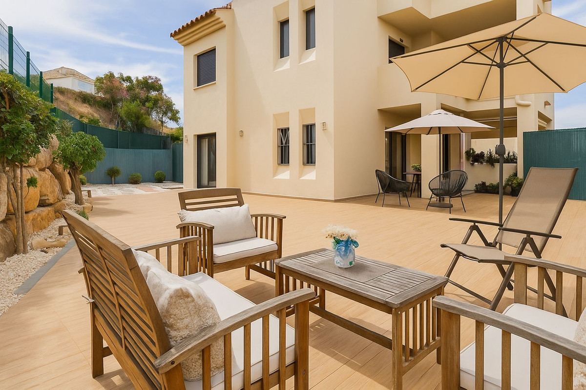 3 Bed, 2 Bath, ApartmentFor Sale, Selwo, Malaga