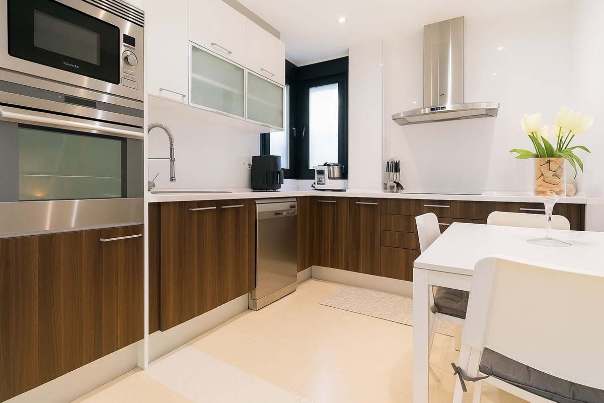 3 Bed, 2 Bath, ApartmentFor Sale, Selwo, Malaga