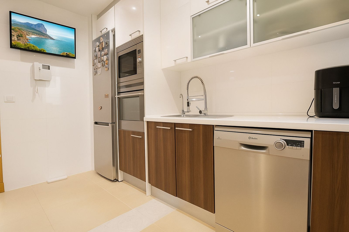 3 Bed, 2 Bath, ApartmentFor Sale, Selwo, Malaga