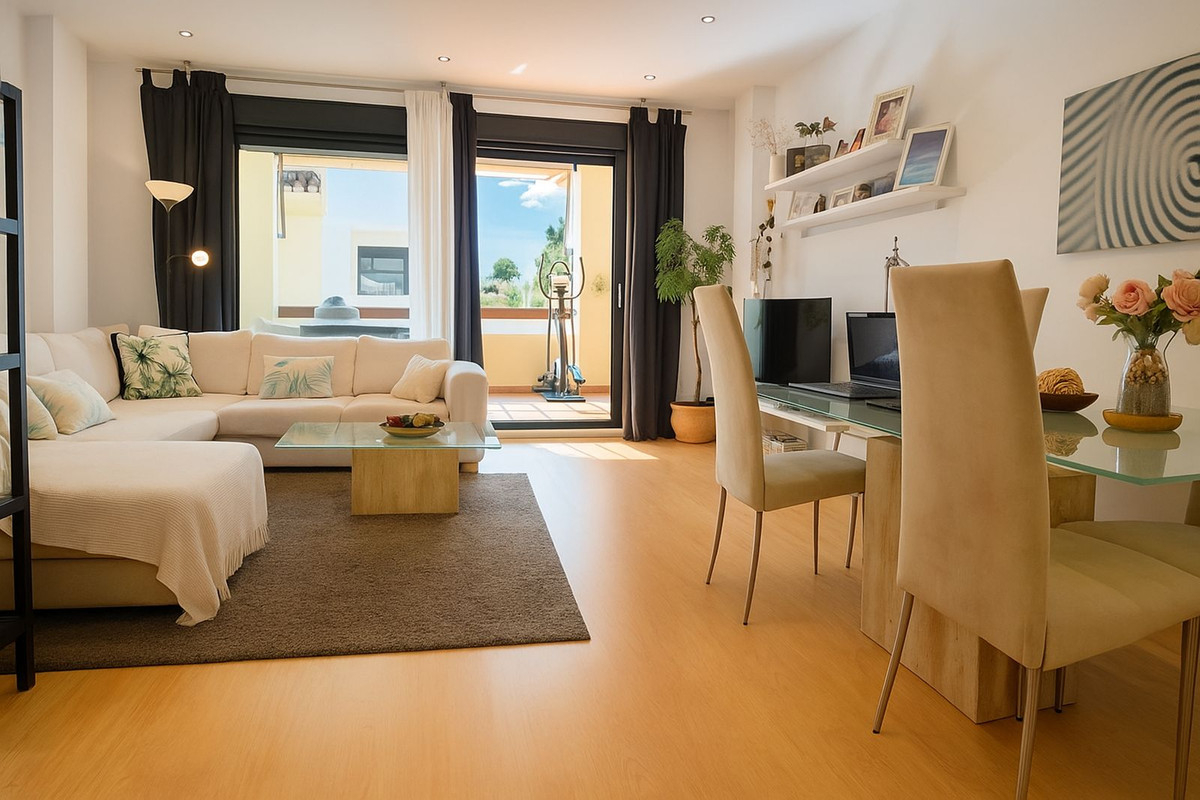 3 Bed, 2 Bath, ApartmentFor Sale, Selwo, Malaga