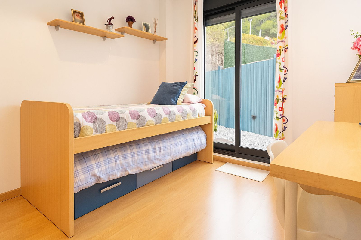 3 Bed, 2 Bath, ApartmentFor Sale, Selwo, Malaga