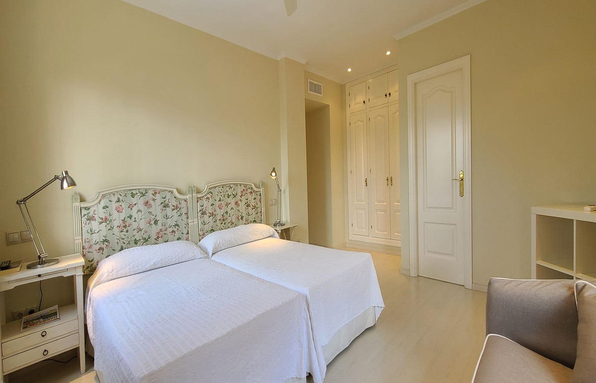 5 Bed, 4 Bath, HouseFor Sale, The Golden Mile, Malaga