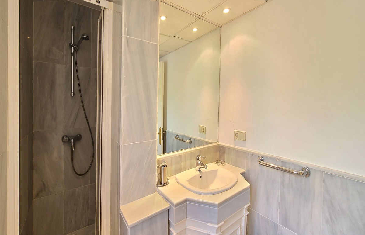 5 Bed, 4 Bath, HouseFor Sale, The Golden Mile, Malaga