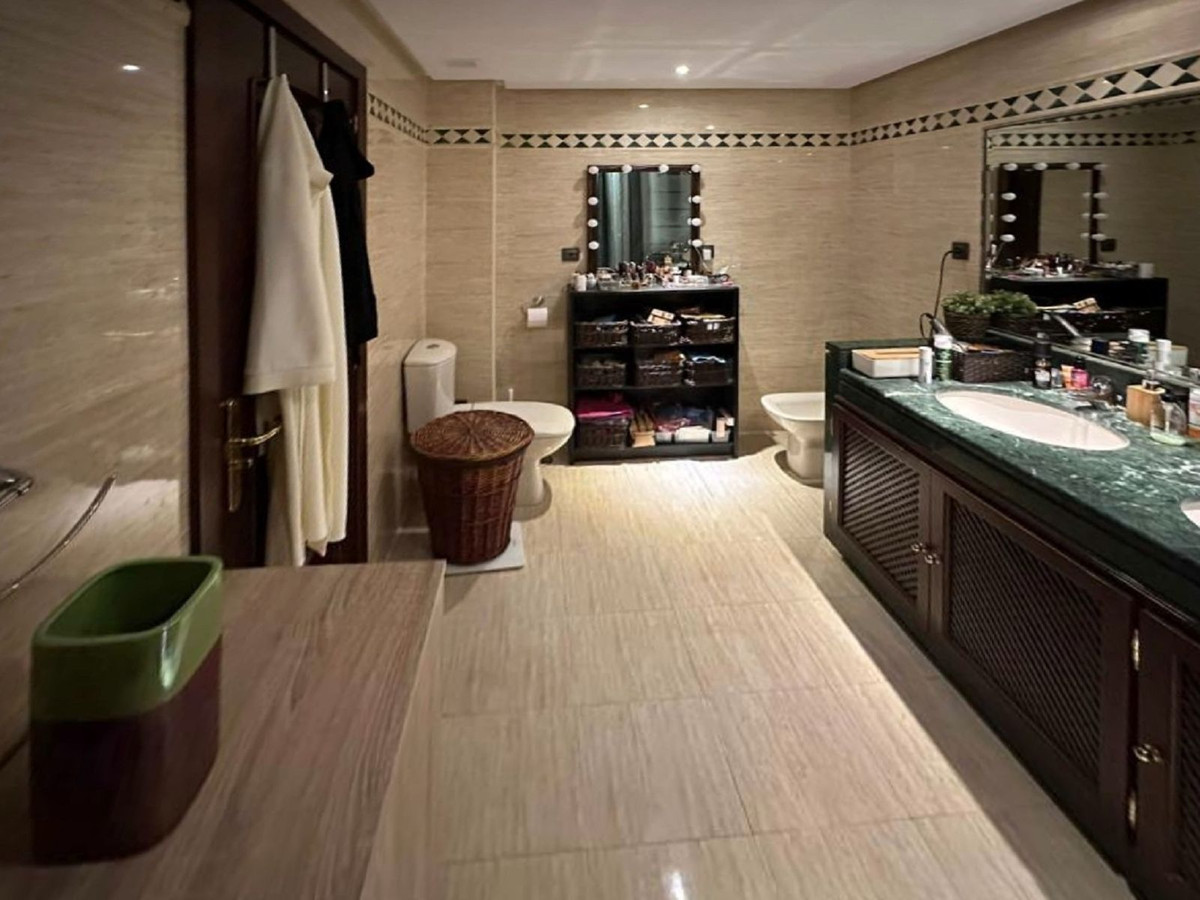 2 Bed, 2 Bath, ApartmentFor Sale, Elviria, Malaga