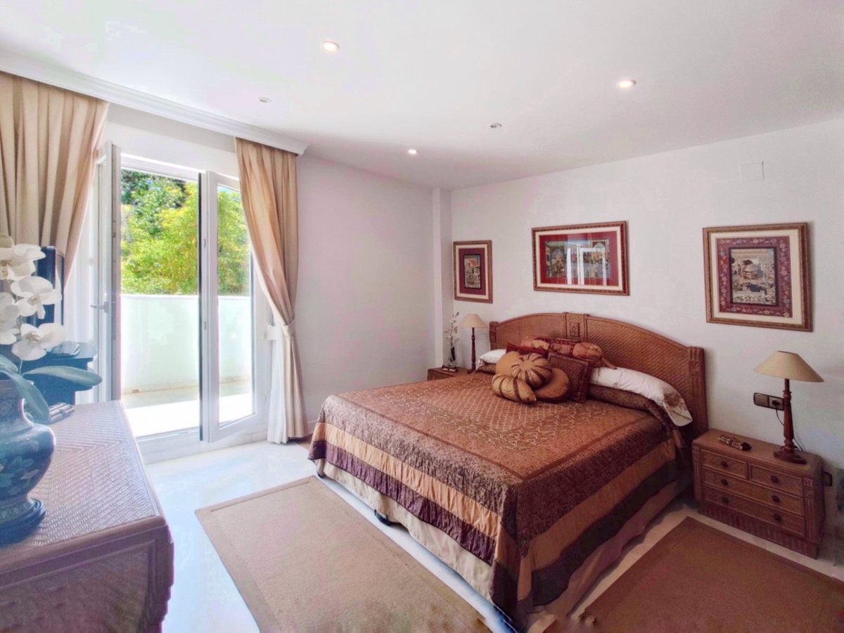 4 Bed, 2 Bath, ApartmentFor Sale, The Golden Mile, Malaga