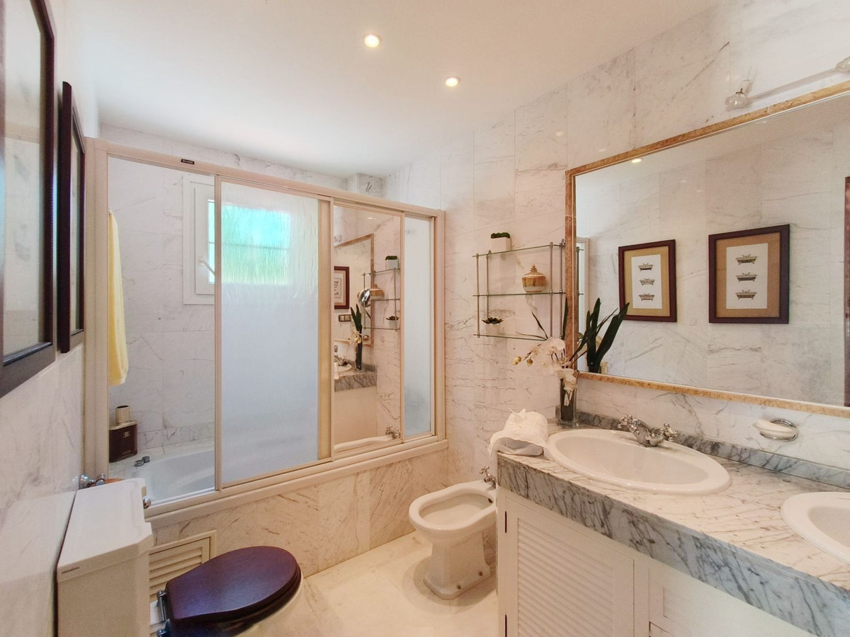 4 Bed, 2 Bath, ApartmentFor Sale, The Golden Mile, Malaga