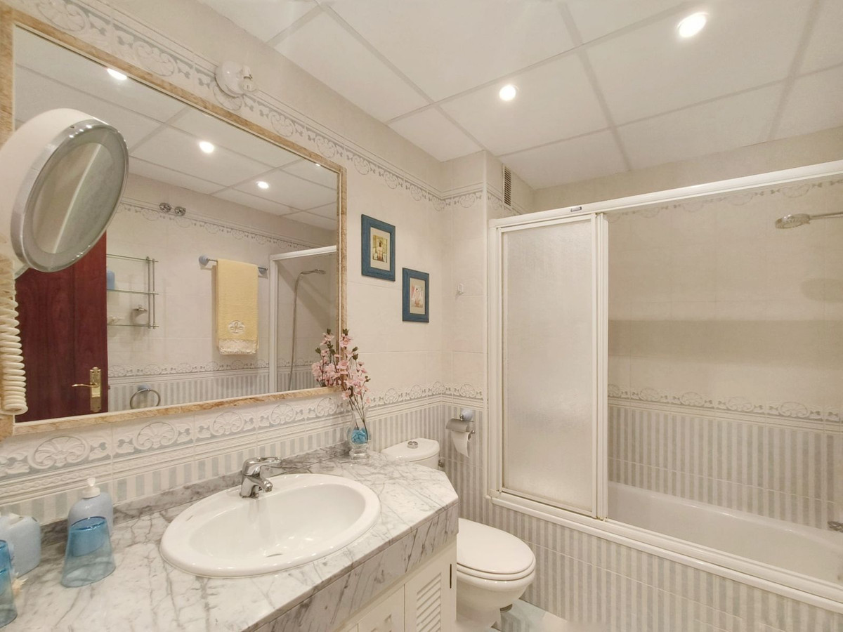 4 Bed, 2 Bath, ApartmentFor Sale, The Golden Mile, Malaga