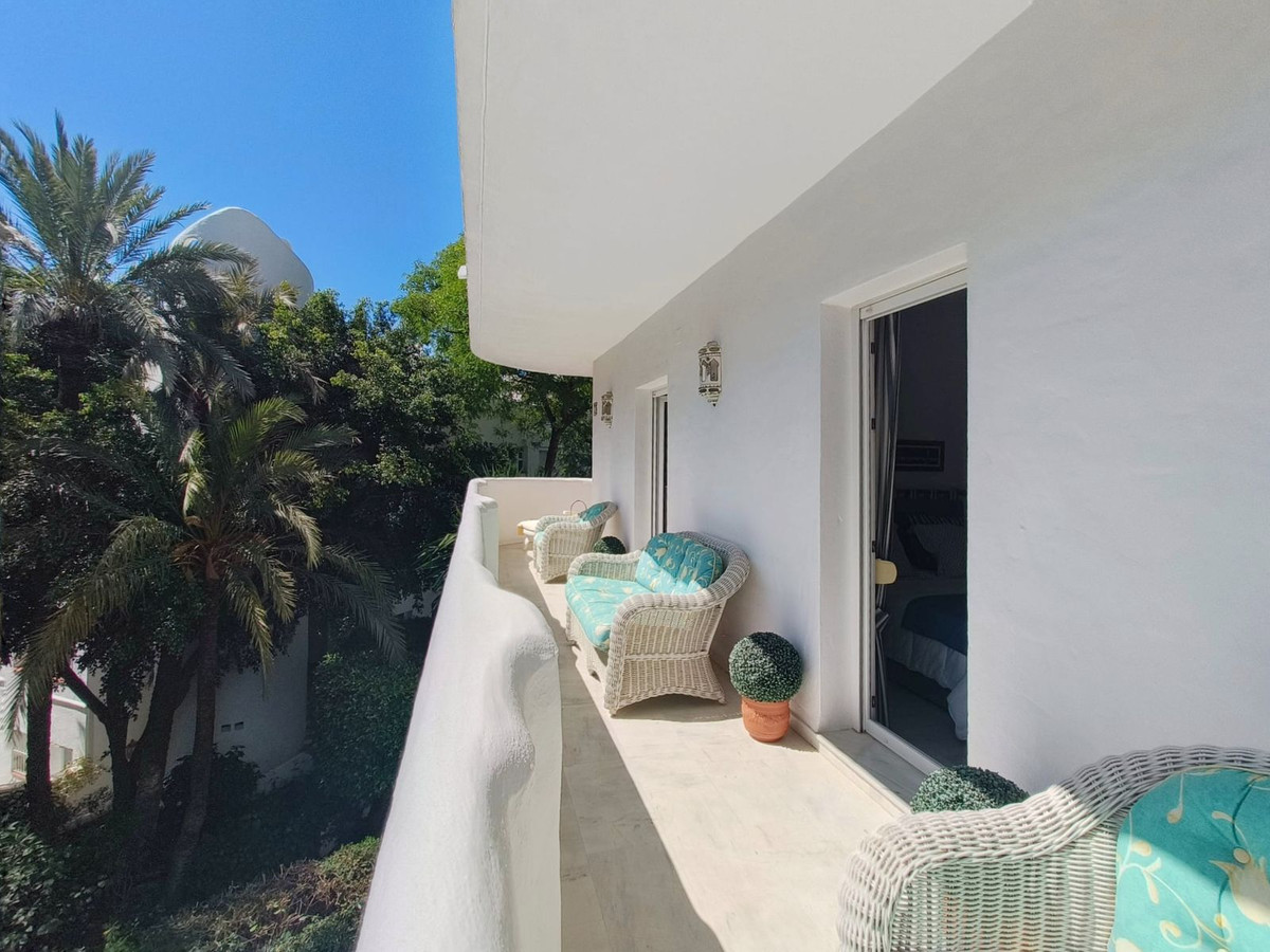 4 Bed, 2 Bath, ApartmentFor Sale, The Golden Mile, Malaga