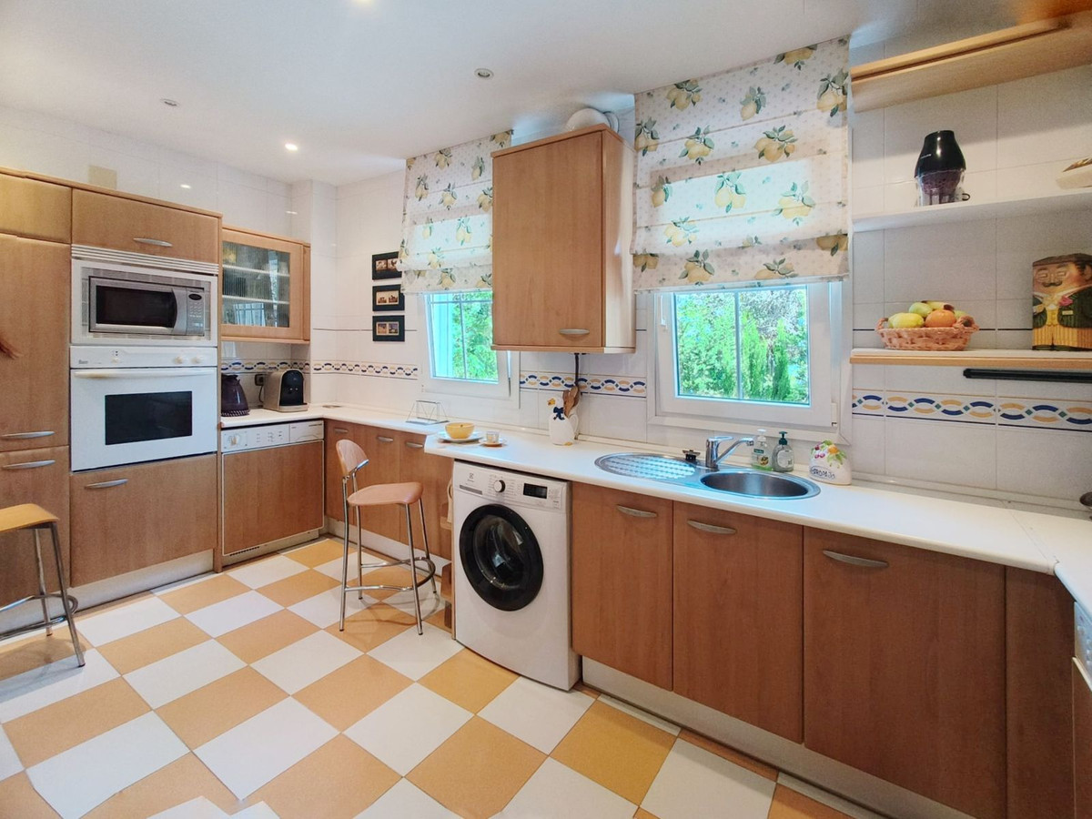 4 Bed, 2 Bath, ApartmentFor Sale, The Golden Mile, Malaga