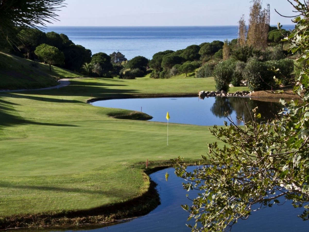 3 Bed, 2 Bath, ApartmentFor Sale, Cabopino, Malaga