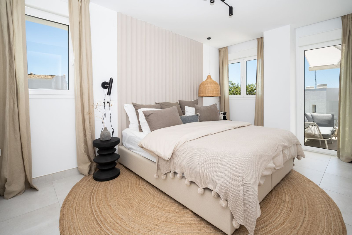 3 Bed, 3 Bath, ApartmentFor Sale, Los Monteros, Malaga