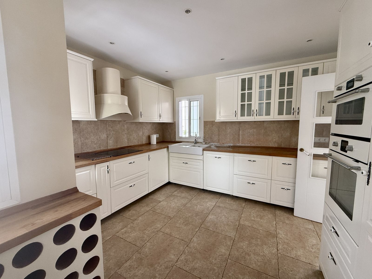 6 Bed, 4 Bath, HouseFor Sale, Fuengirola, Malaga