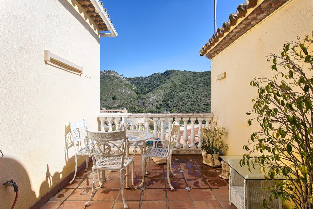3 Bed, 2 Bath, HouseFor Sale, Benahavis, Malaga