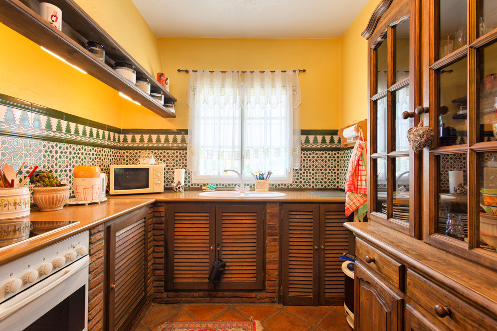 3 Bed, 2 Bath, HouseFor Sale, Benahavis, Malaga