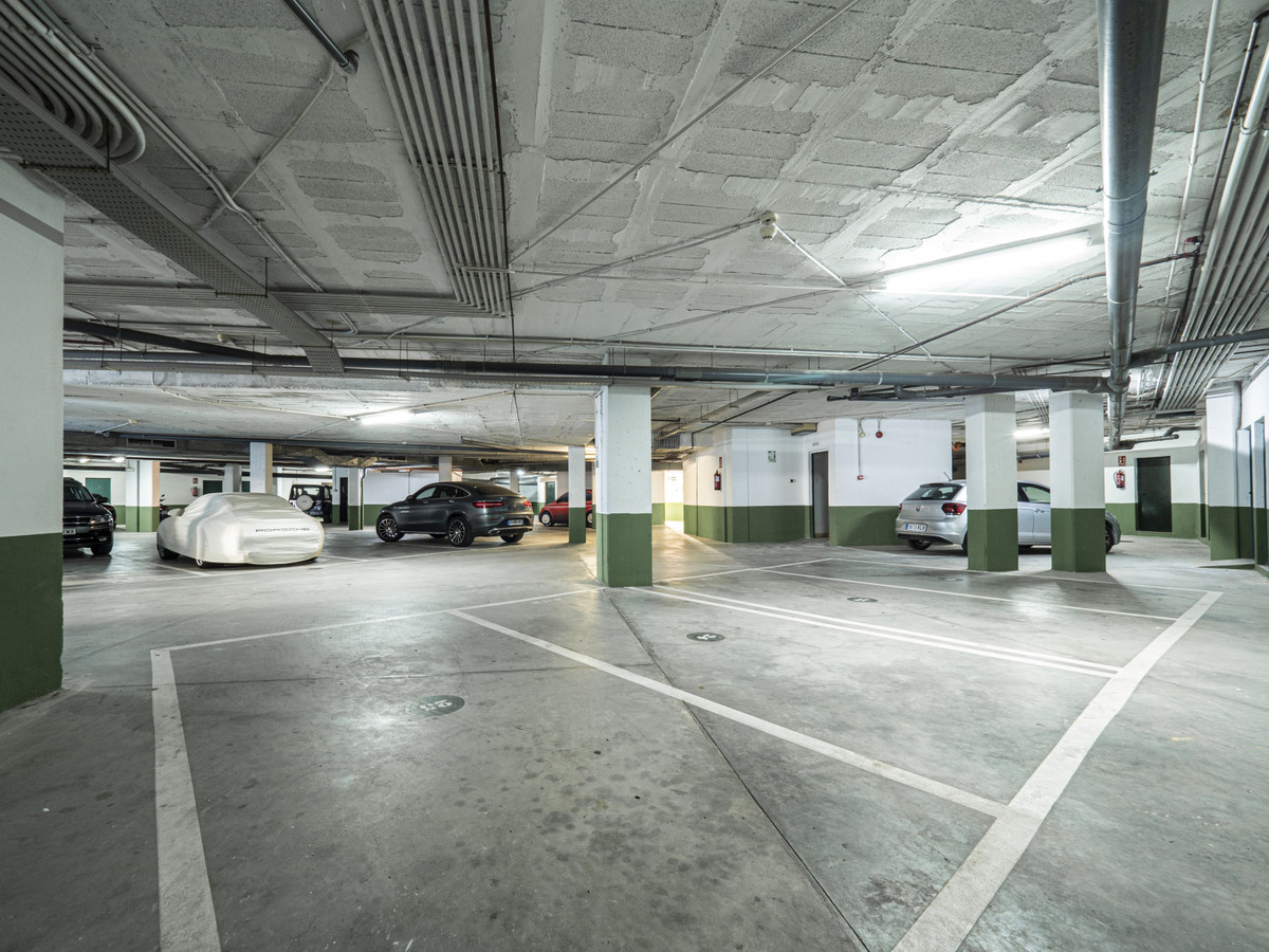 2 Bed, 2 Bath, ApartmentFor Sale, Puerto Banus, Malaga