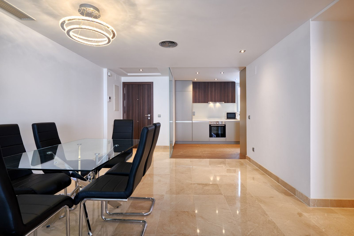 3 Bed, 2 Bath, ApartmentFor Sale, San Pedro de Alcantara, Malaga