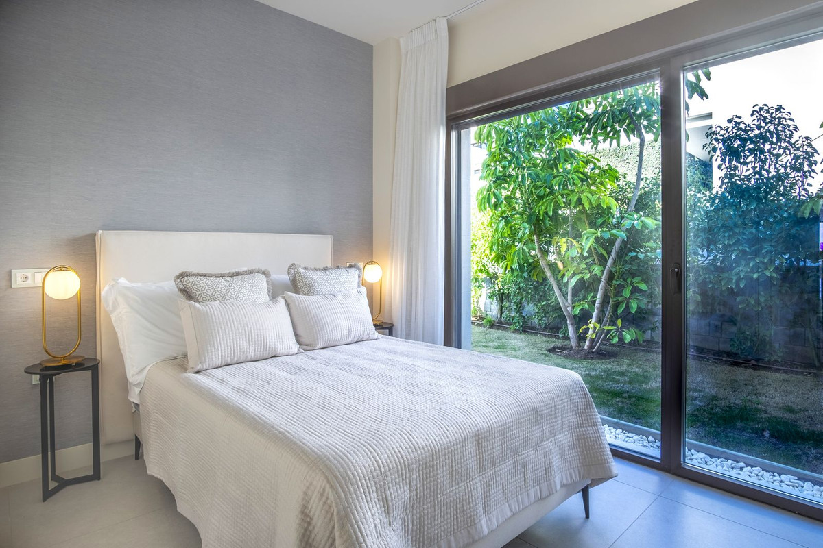 4 Bed, 3 Bath, HouseFor Sale, New Golden Mile, Malaga