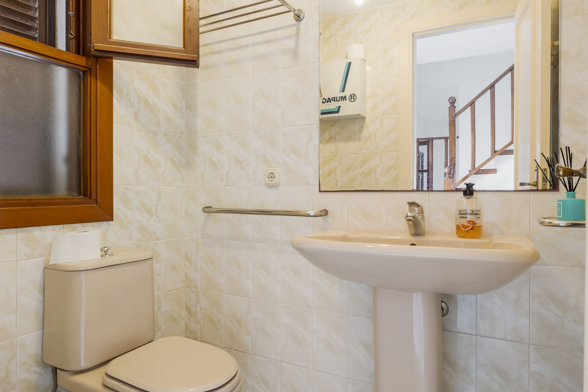 2 Bed, 1 Bath, HouseFor Sale, Estepona, Malaga