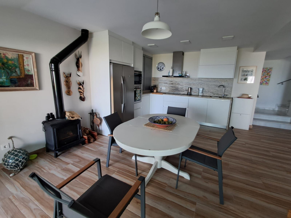 5 Bed, 4 Bath, HouseFor Sale, Estepona, Malaga