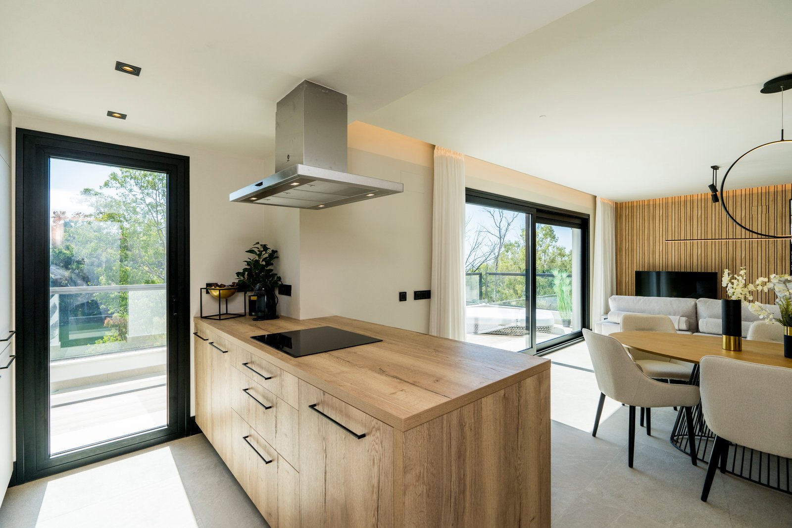 3 Bed, 2 Bath, ApartmentFor Sale, Marbella, Malaga