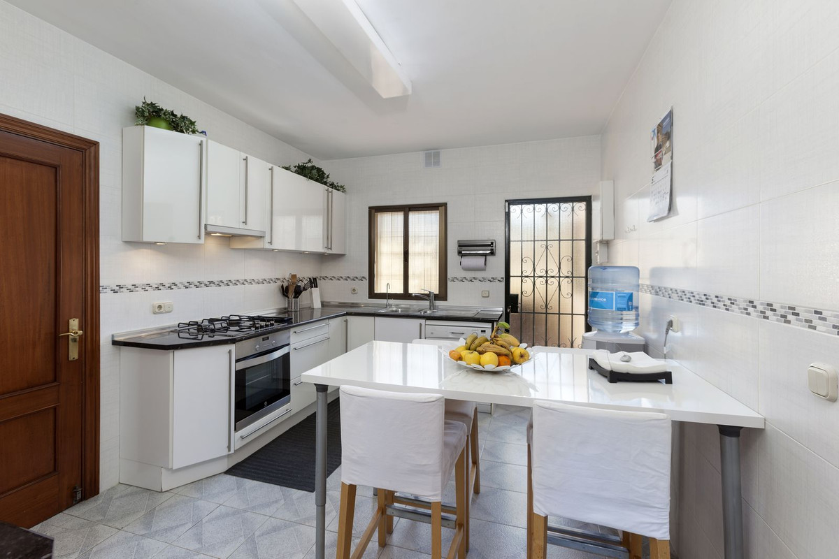 6 Bed, 4 Bath, HouseFor Sale, Nueva Andalucia, Malaga