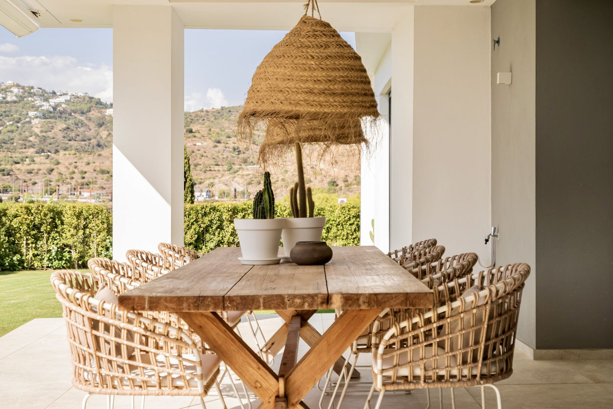 4 Bed, 3 Bath, ApartmentFor Sale, Marbella, Malaga