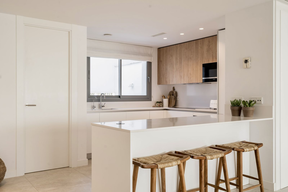 4 Bed, 3 Bath, ApartmentFor Sale, Marbella, Malaga