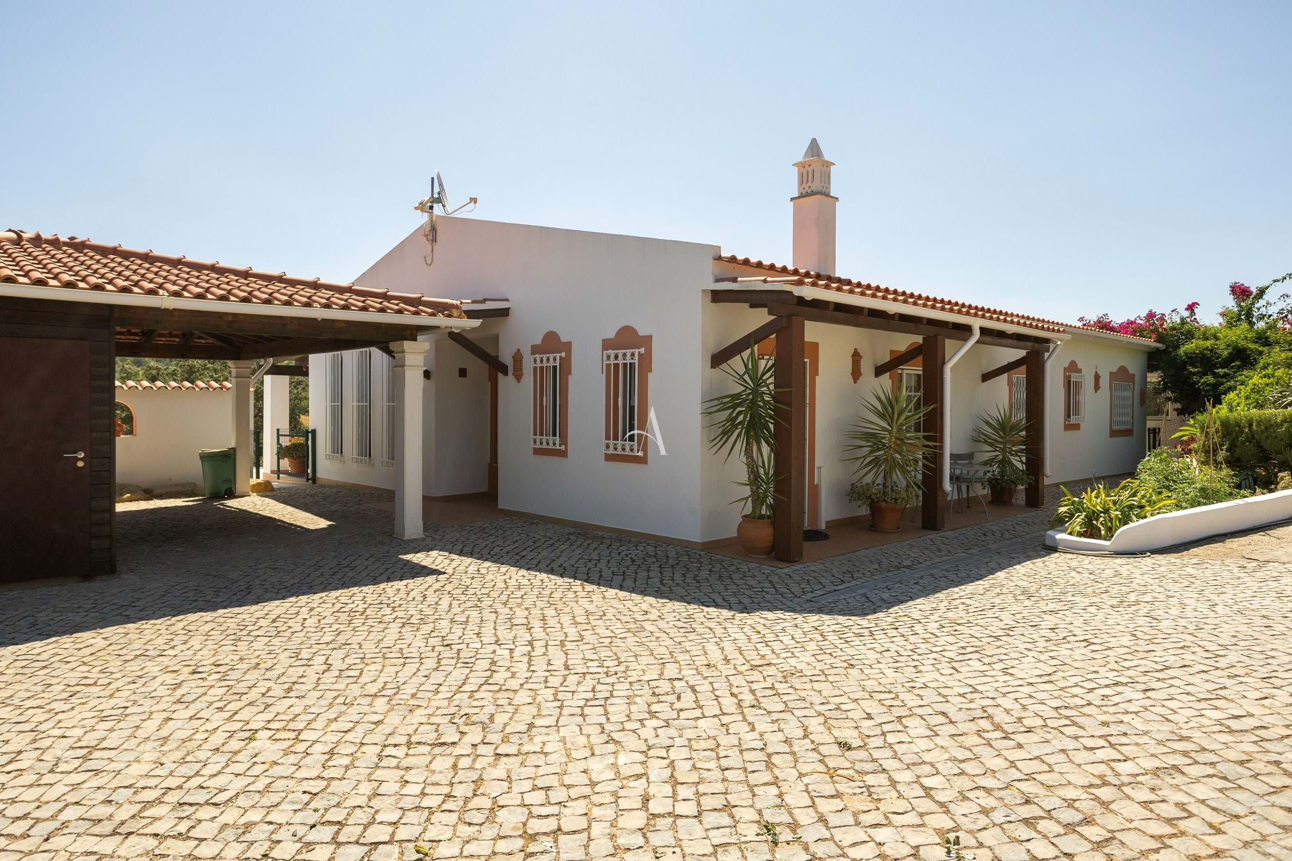 3 Bed, 4 Bath, HouseFor Sale, Santa Barbara de Nexe, Faro, Faro