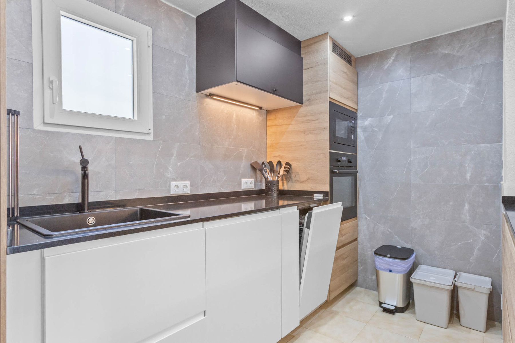 2 Bed, 1 Bath, HouseFor Sale, Torrevieja, Alicante