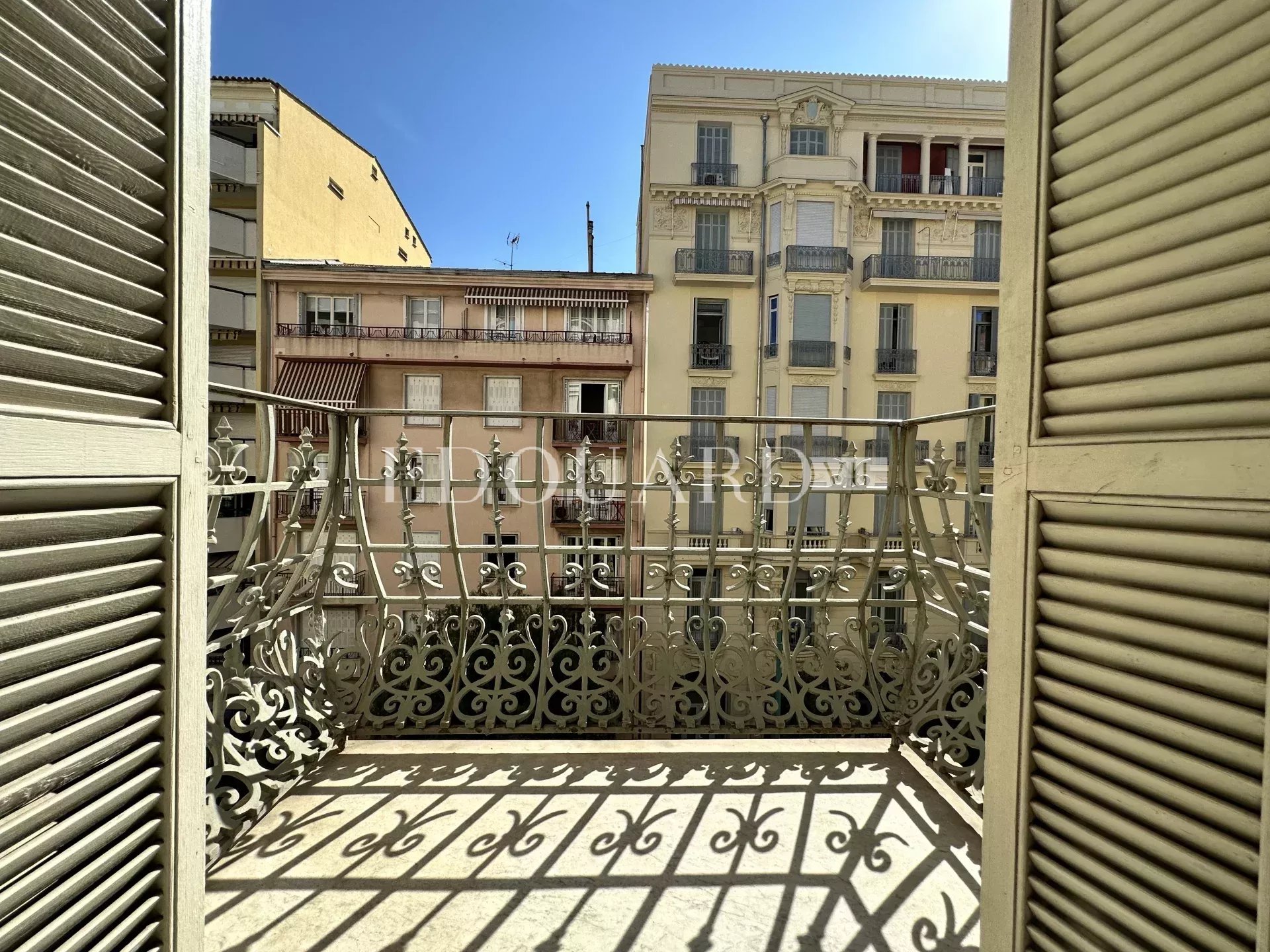 3 Bed, 1 Bath, ApartmentFor Sale, Menton, Alpes-Maritimes