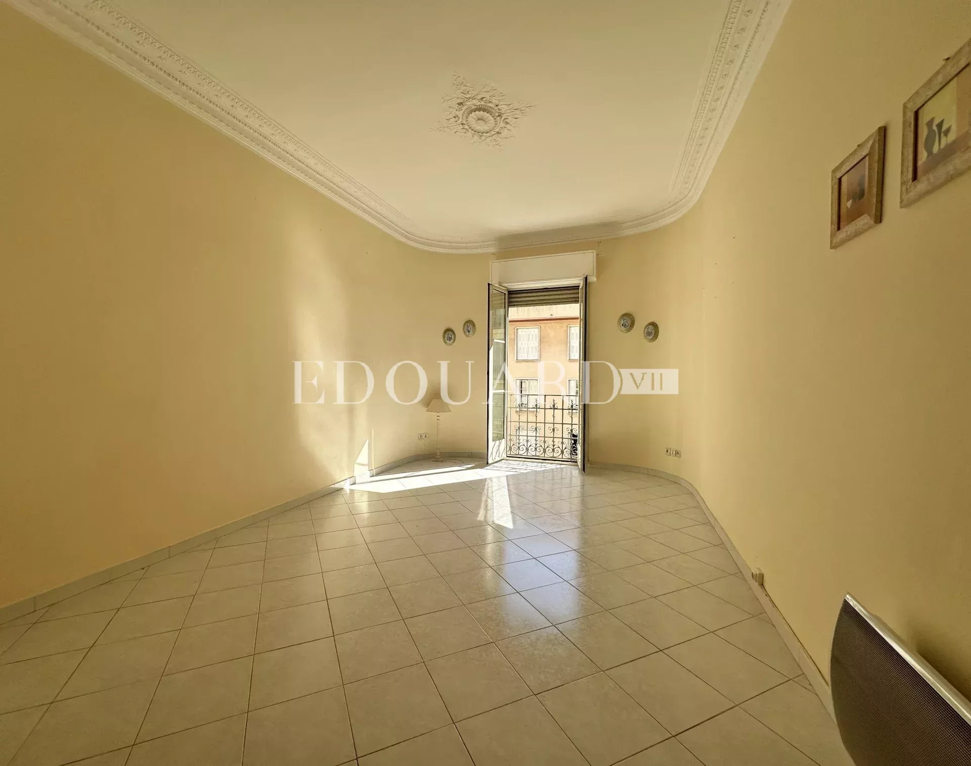 3 Bed, 1 Bath, ApartmentFor Sale, Menton, Alpes-Maritimes