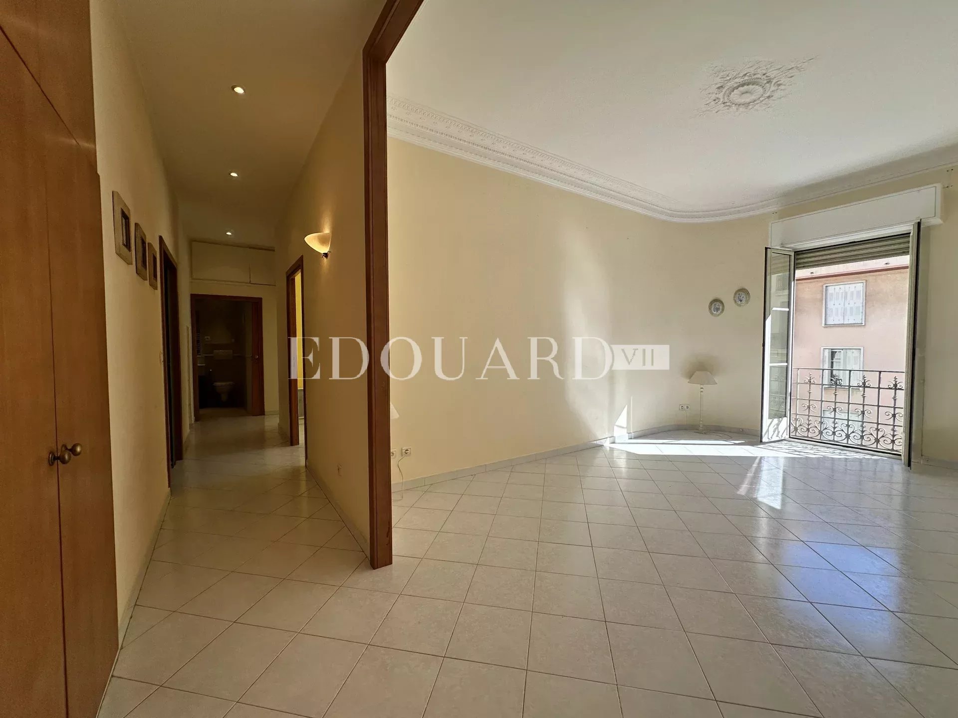 3 Bed, 1 Bath, ApartmentFor Sale, Menton, Alpes-Maritimes