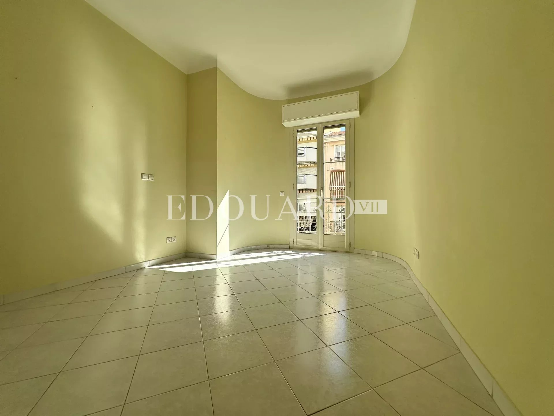 3 Bed, 1 Bath, ApartmentFor Sale, Menton, Alpes-Maritimes