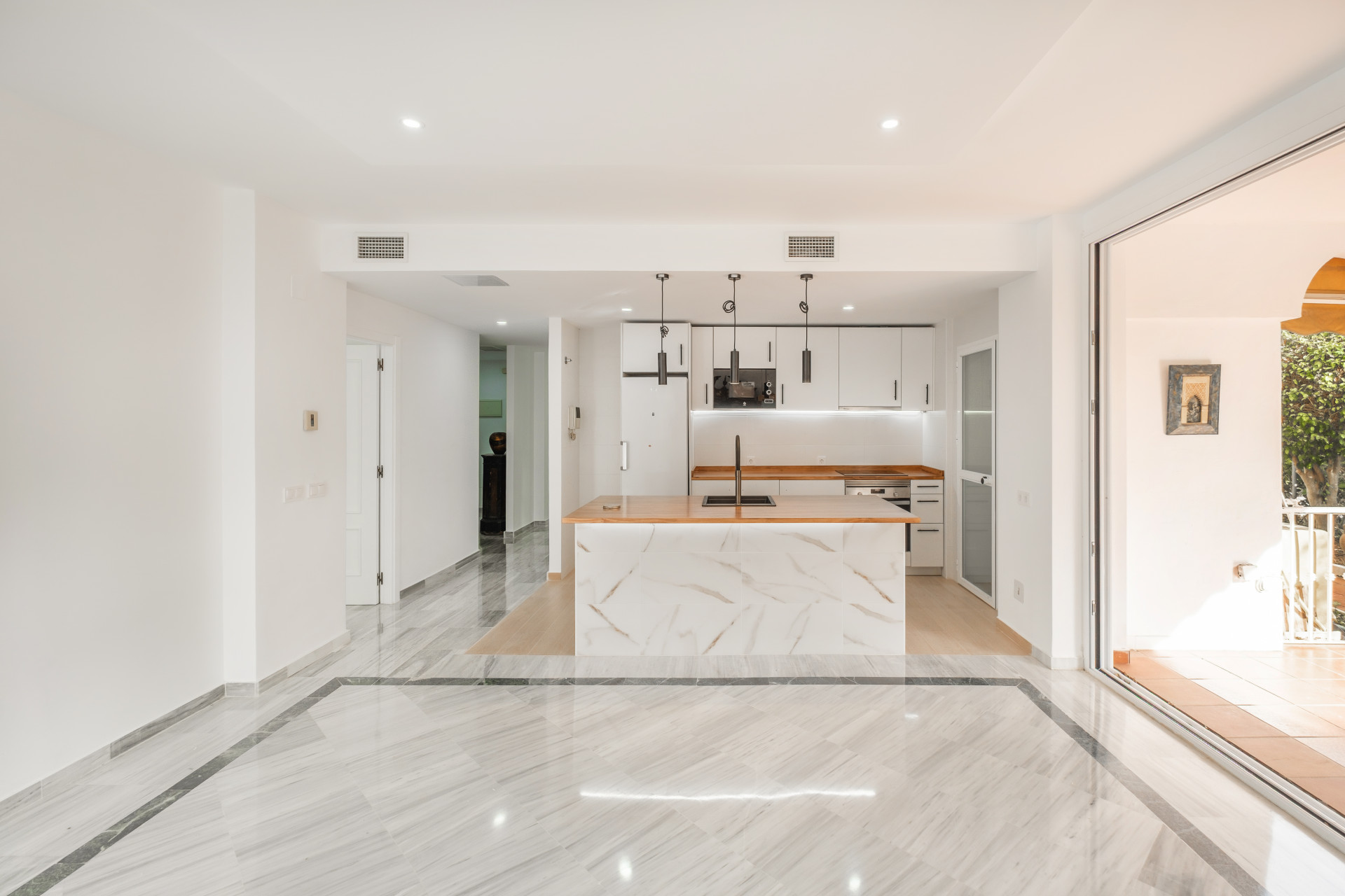 4 Bed, 3 Bath, ApartmentFor Sale, Marbella, Malaga