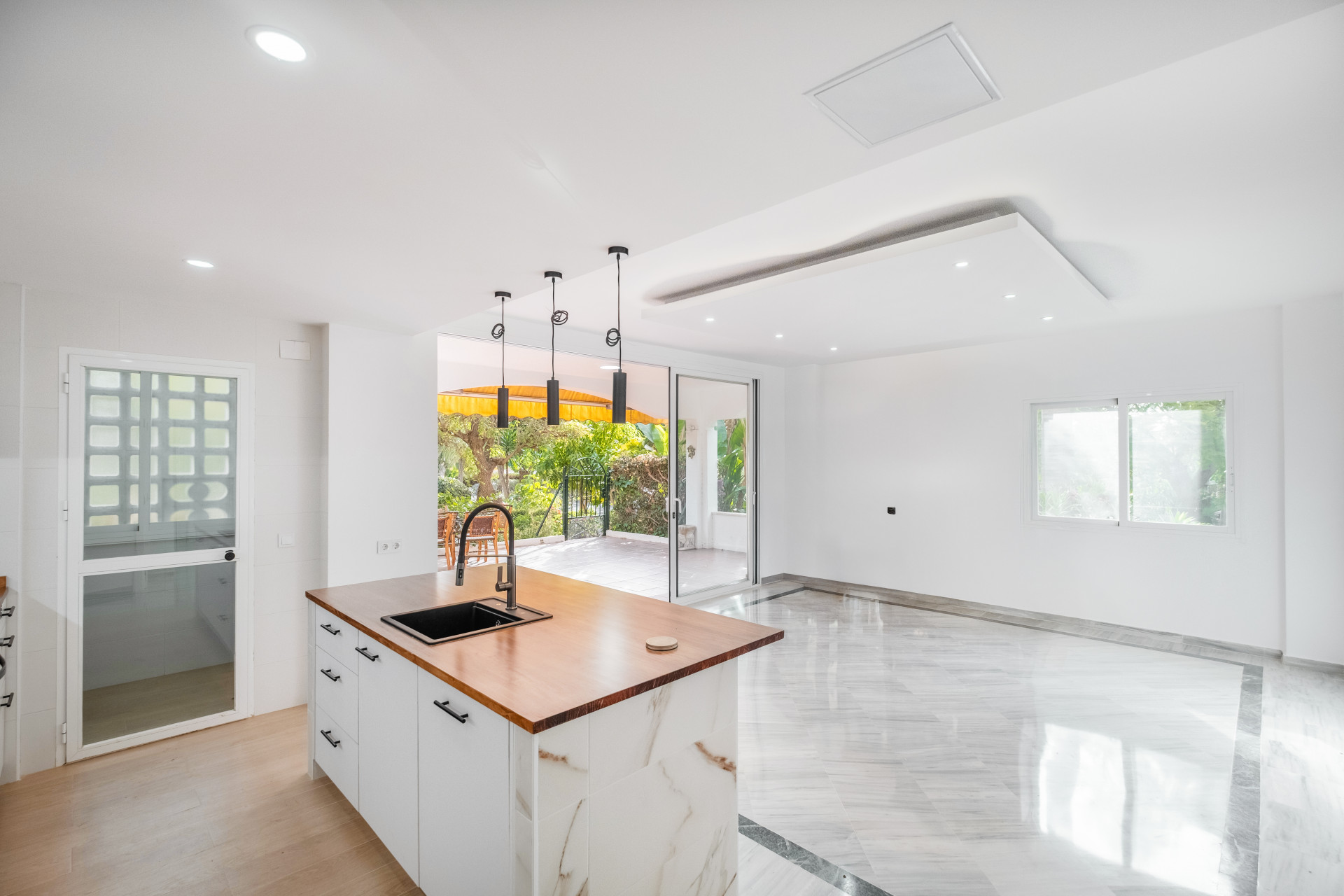 4 Bed, 3 Bath, ApartmentFor Sale, Marbella, Malaga