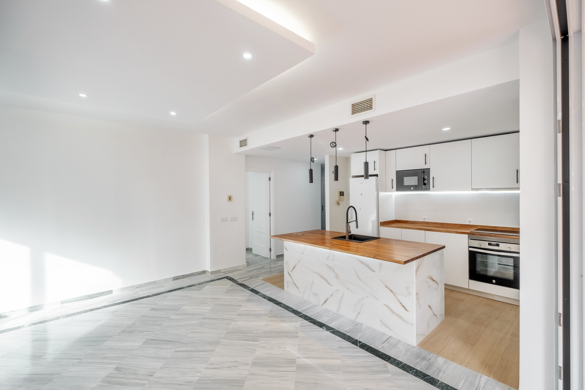 4 Bed, 3 Bath, ApartmentFor Sale, Marbella, Malaga