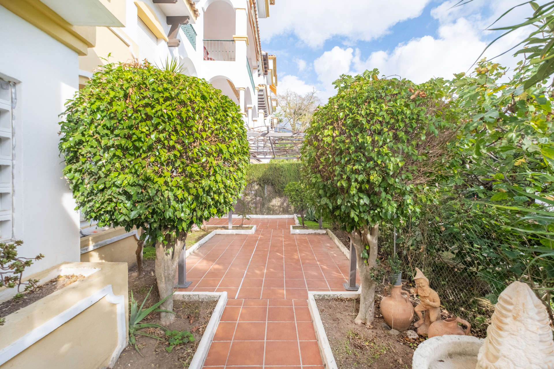 4 Bed, 3 Bath, ApartmentFor Sale, Marbella, Malaga