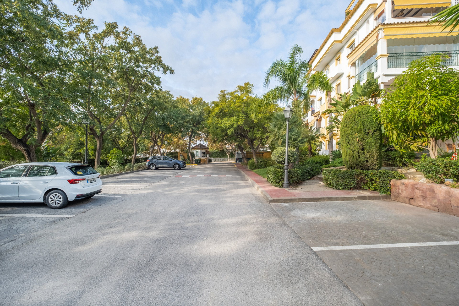 4 Bed, 3 Bath, ApartmentFor Sale, Marbella, Malaga