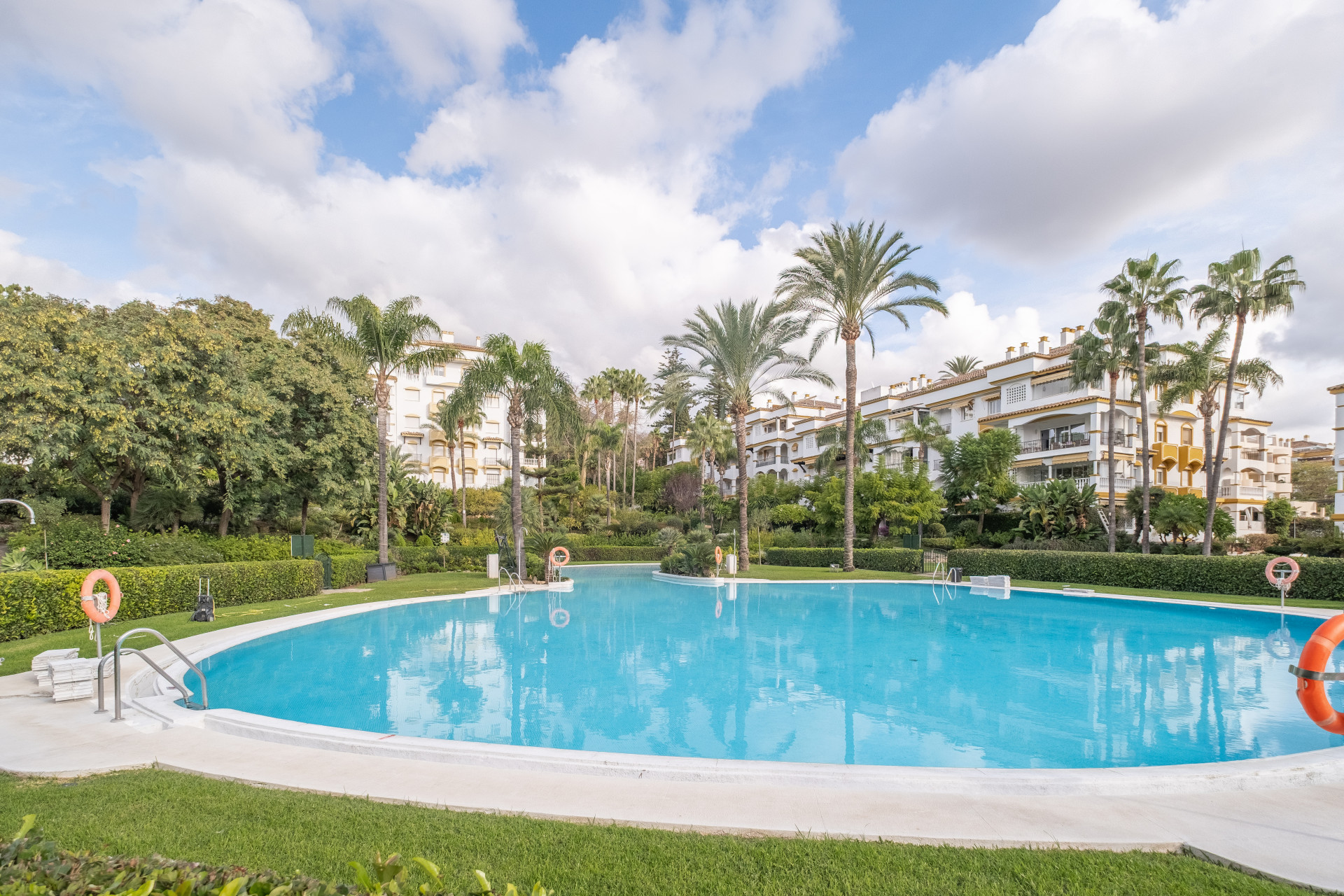 4 Bed, 3 Bath, ApartmentFor Sale, Marbella, Malaga
